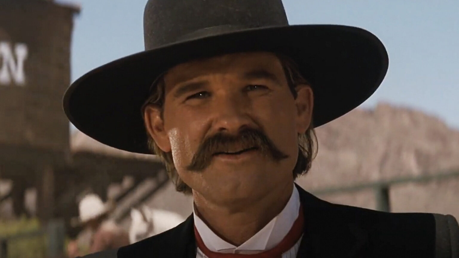 Val Kilmer & Kurt Russell Exchanged Hilariously In-Character Gifts At The End Of Tombstone